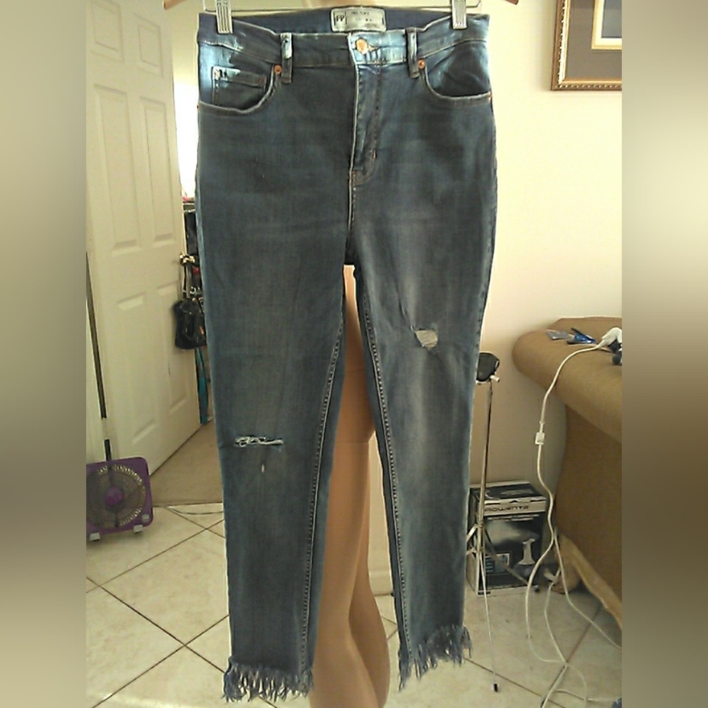 FREE PEOPLE Frayed Hem Distressed Women's Jeans SZ 30 STRETCHY